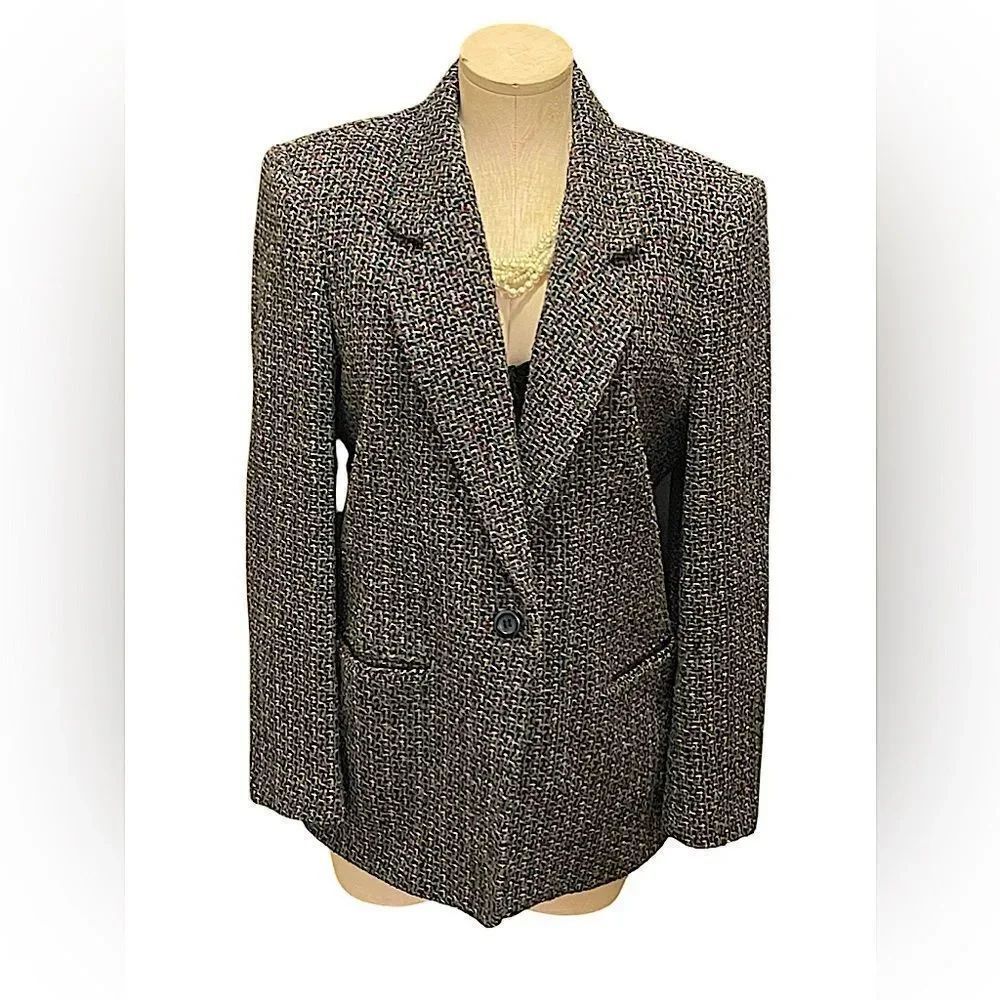 Timeless Tweed multi-colored Blazer with Classic Elegance